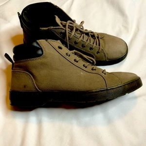 Dr Martens plaza canvas low boots